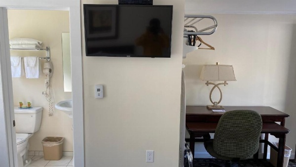 Villager Motel image 15